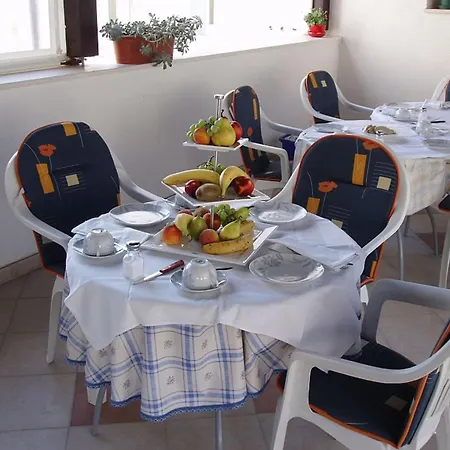 Klaudija S Charming & - One Bedroom *